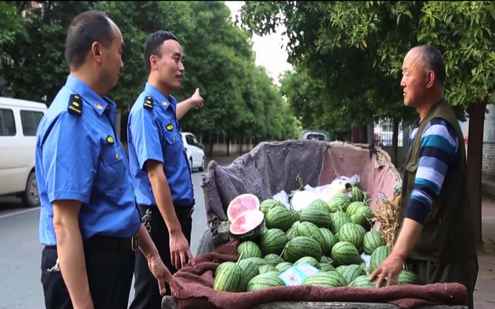 [图]28--整治校园周边食品摊贩 守护学生食品安全