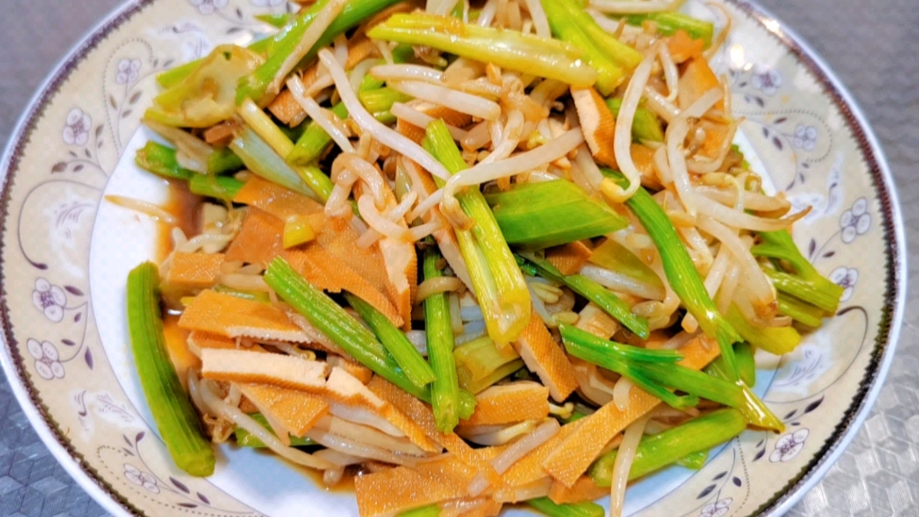 家常版素炒豆芽芹菜豆干