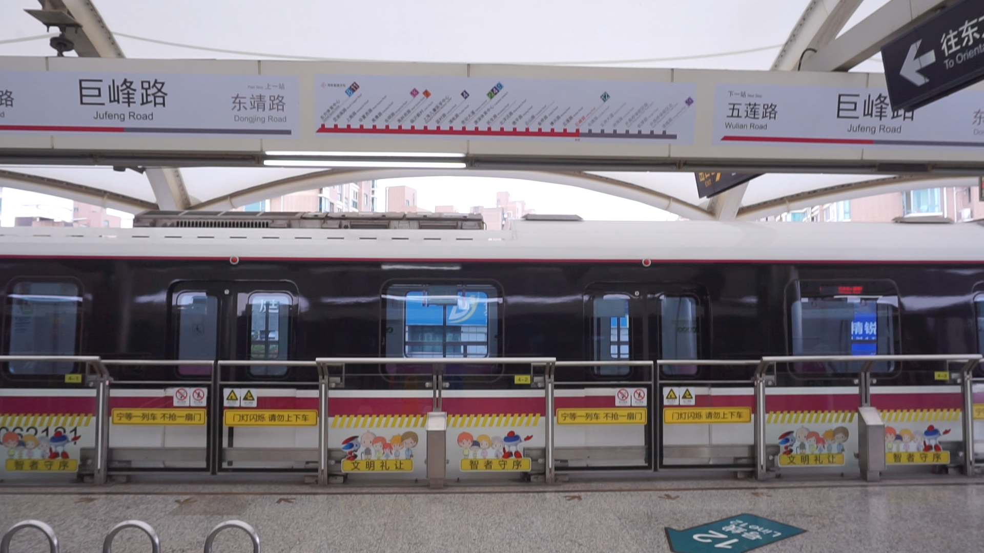 活动作品记录上海的样子上海地铁6号线巨峰路地铁站站台