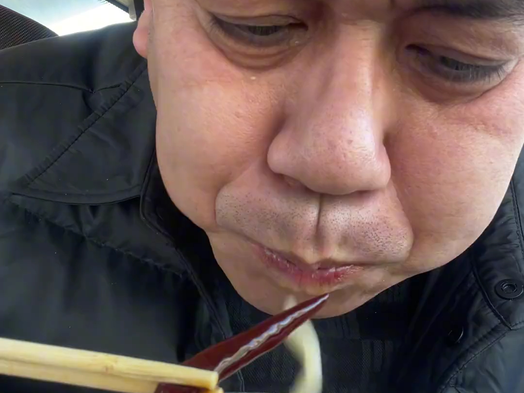 公交司机的好伙伴,九元一碗的小板面!你就秃噜秃噜吧!