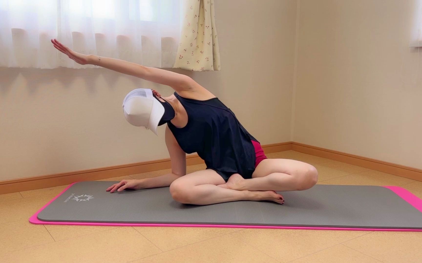 日本女孩的瑜伽运动,好好学习