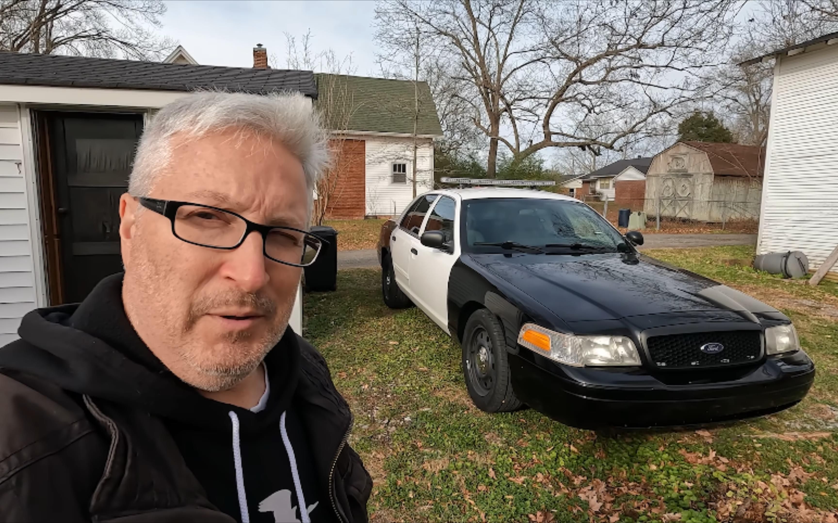 美国大叔买部二手警车,上路就吸引来了警察!