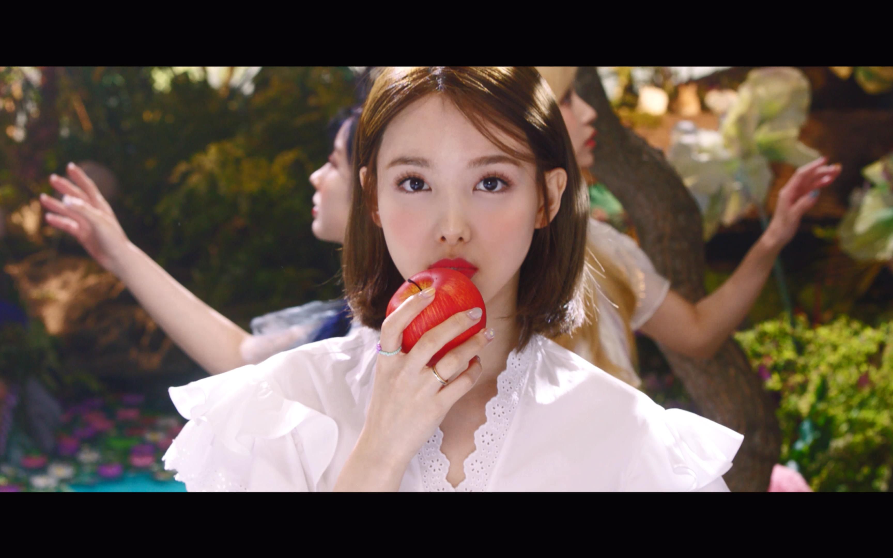 4k--韩国女团twice___more & more----mv