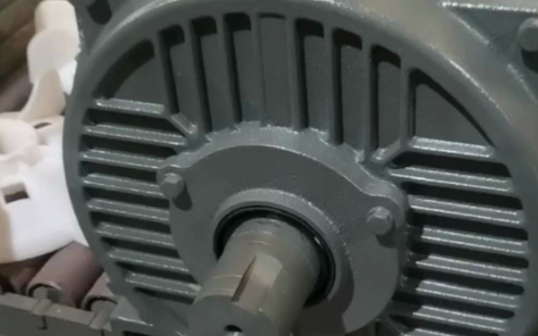 山东盛华加注油孔和排油孔的高效节能电机,防尘防水级别高,运转平稳