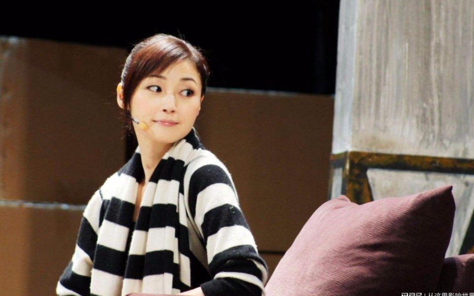 万绮雯真是可爱了一辈子,嗲了一辈子了,你说这个幼稚劲儿怎么就一辈子