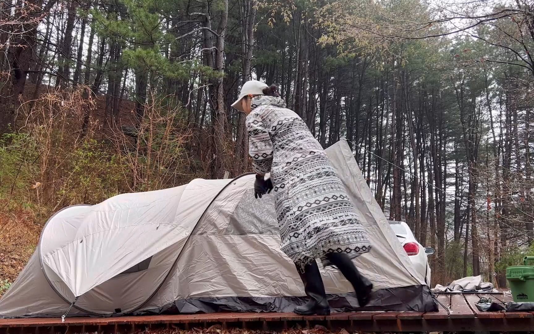 [图][独自露营 / solo camping] 用一触式帐篷在雨中野营 / 雨声