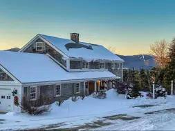 Скачать видео: 雪中的精美温馨住宅内部欣赏(Wilmington Vermont)