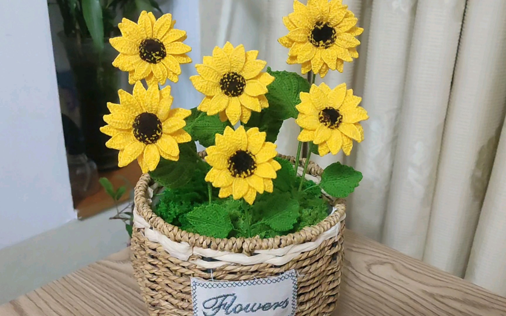 钩针毛线编织小向日葵花束,盆栽