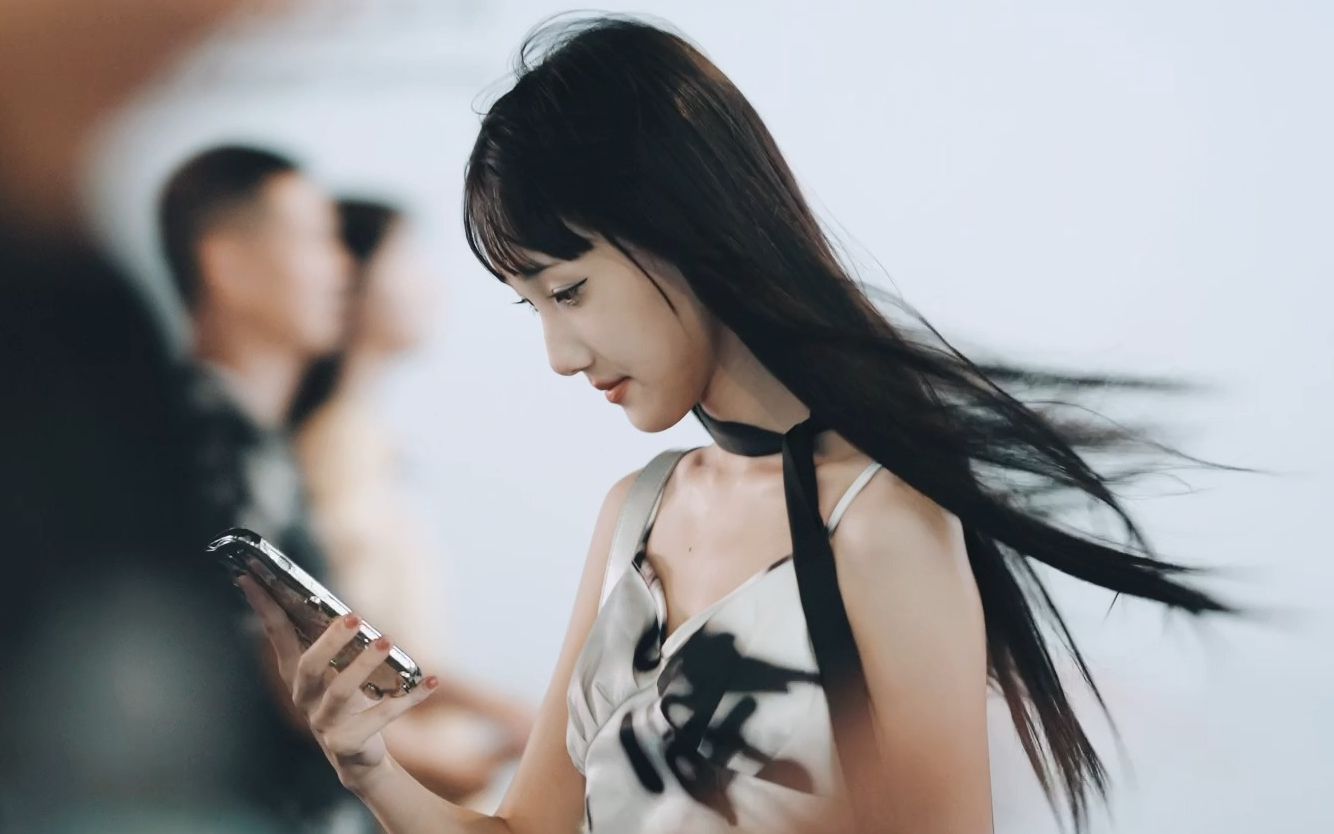 街拍小姐姐 长发飘飘