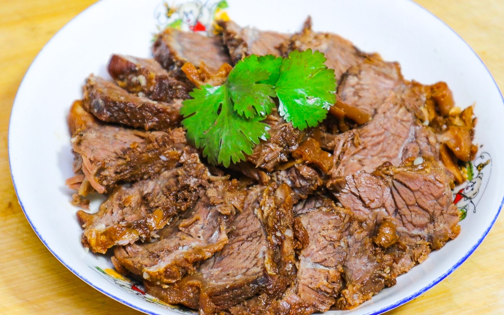 年夜饭不可缺少的硬菜"卤牛肉",不干不柴,卤味十足,太香了!