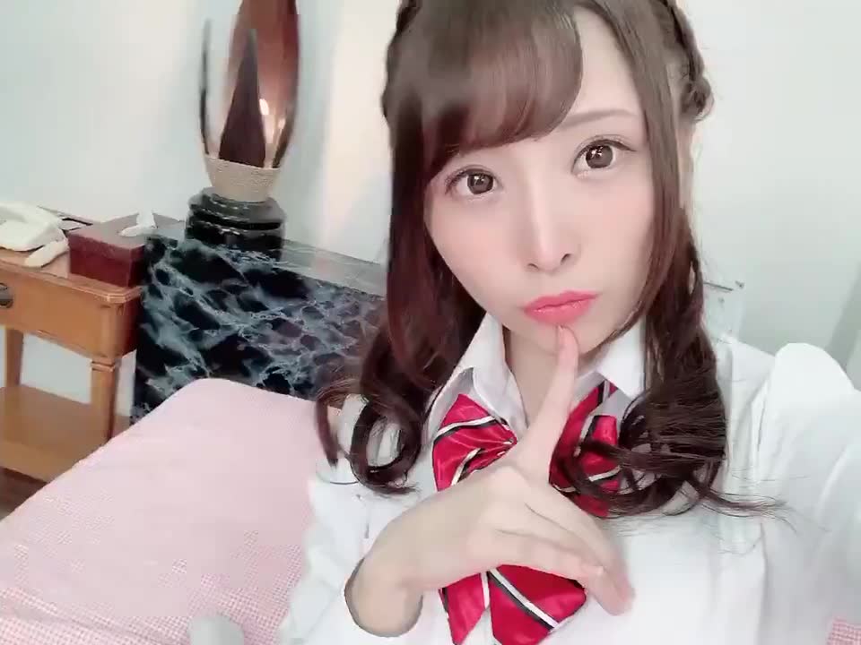 加藤桃香(加藤ももか)她的妆容风格有点像天使萌