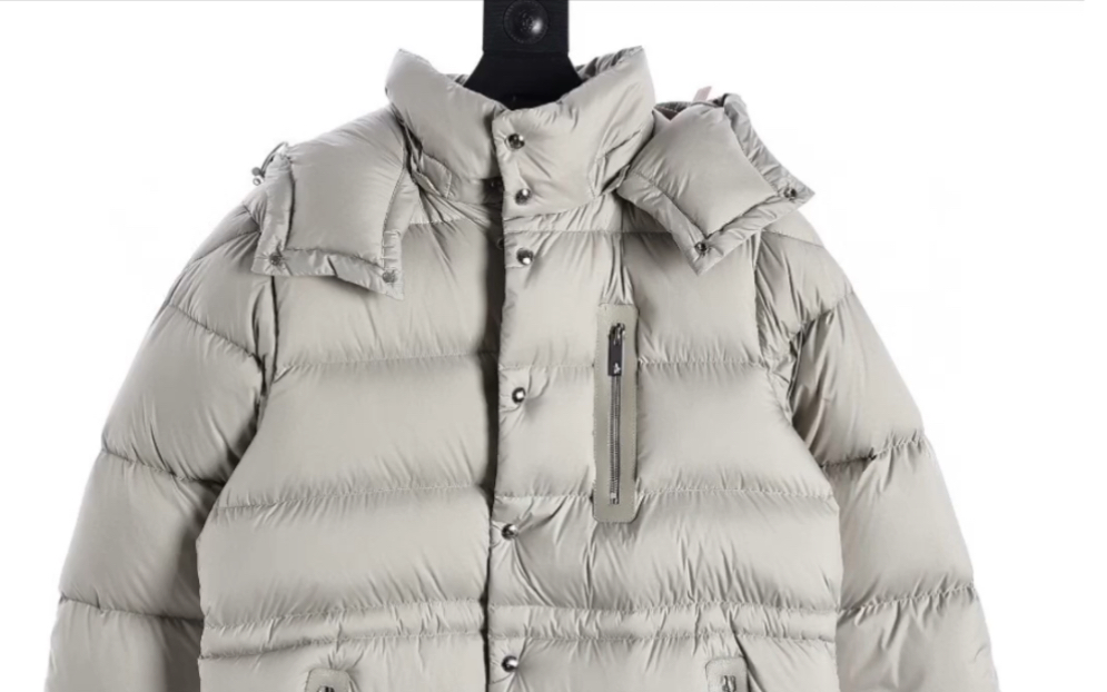 说一下高仿moncler蒙口x1017alyx9sm联名系列白鹅绒连帽羽绒服