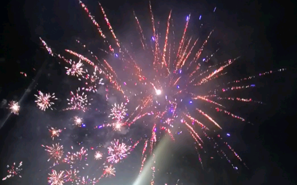 烟花爆炸瞬间
