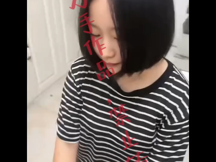 当着美女男朋友的面给小姐姐剃掏空波波头