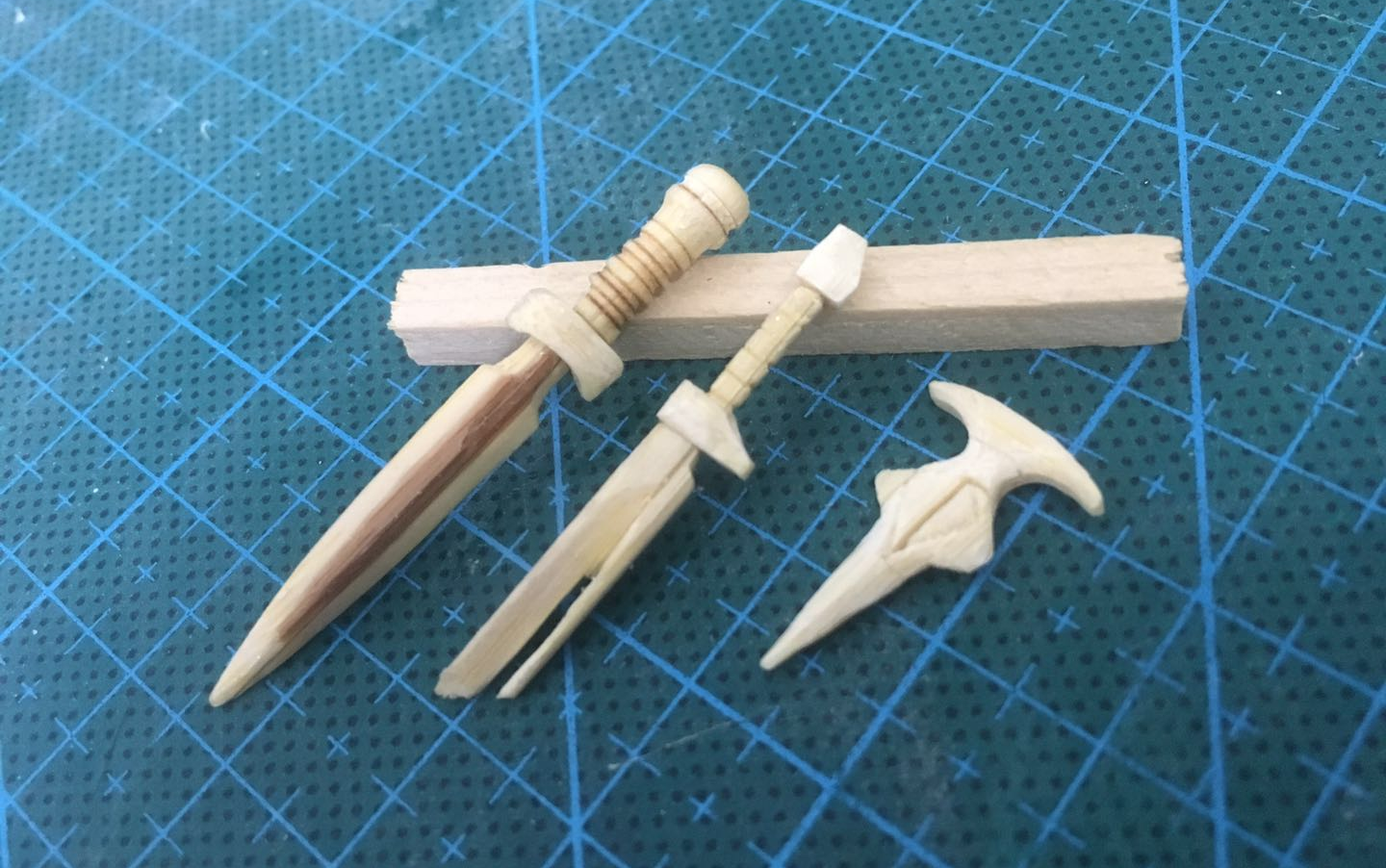【手作狂人】用竹筷制作洛基的匕首-22 {他的精神不灭}_哔哩哔哩_bili