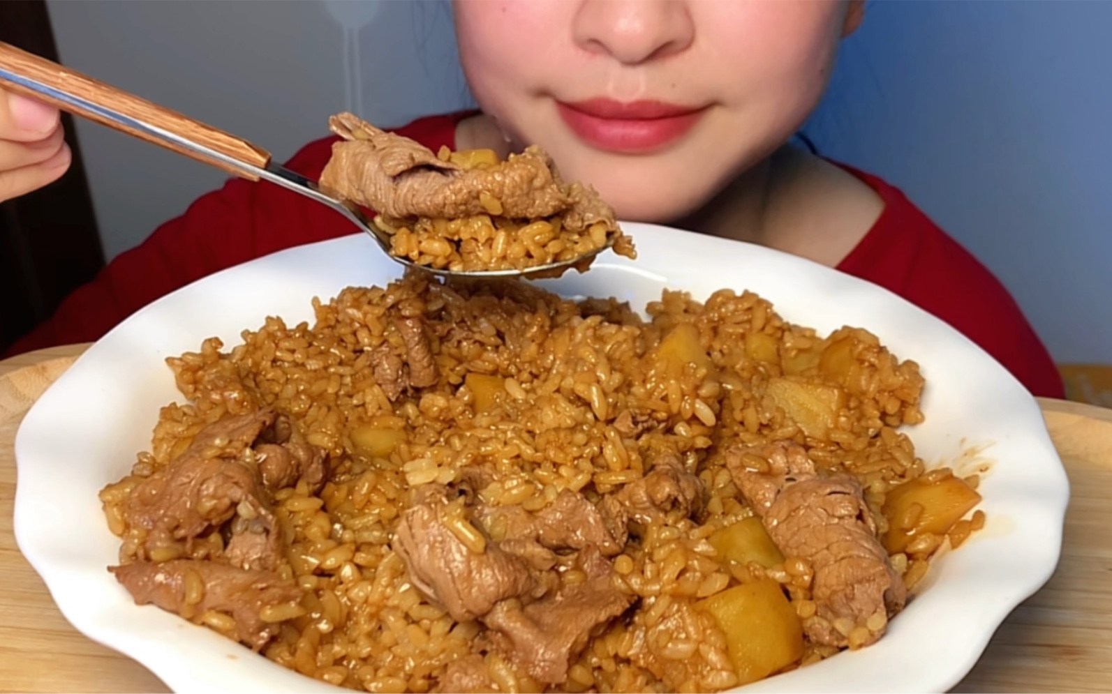 无废话,直接开吃!土豆肥牛烩饭-爱吃的柠檬唯一-爱吃的柠檬唯一-哔哩哔哩视频