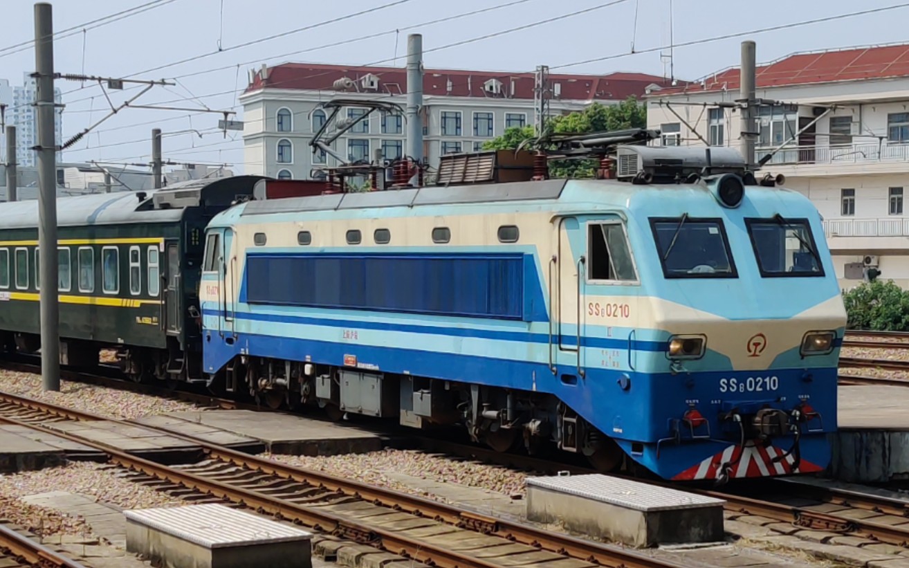 【铁路随拍】跨海车的套跑 上局沪段ss8-0210牵引k760(衡阳～上海南)