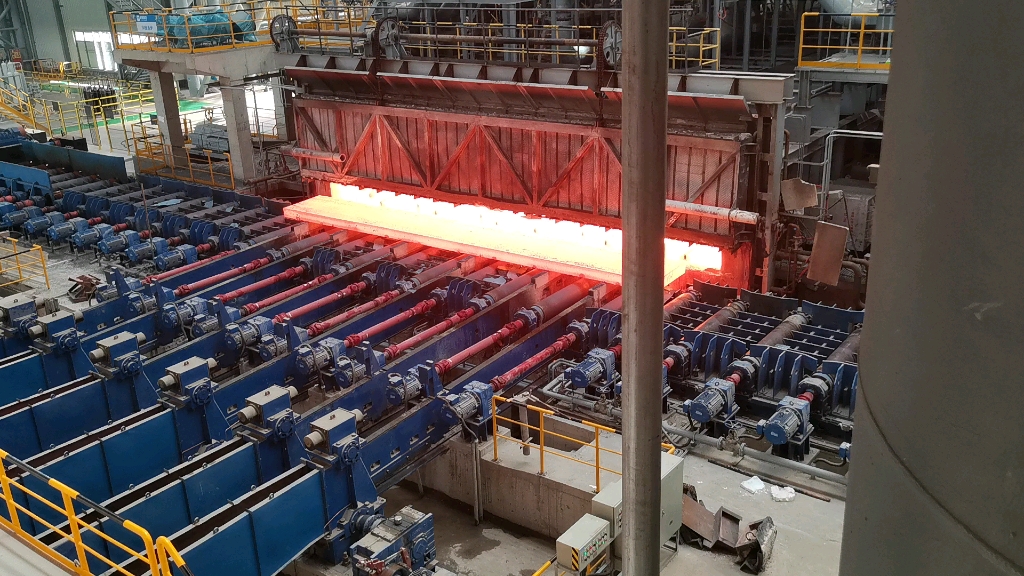 热轧钢卷加热炉出钢机