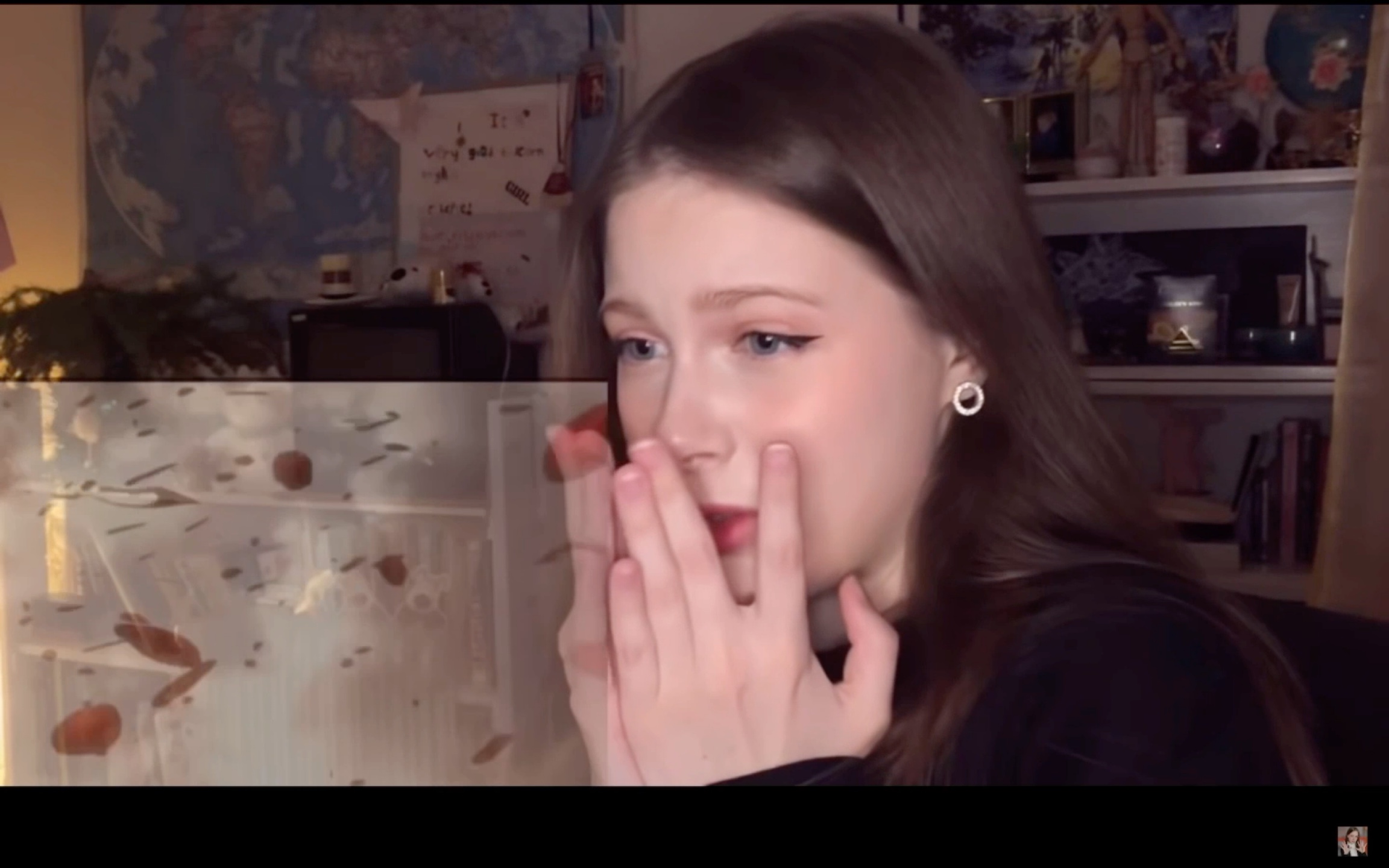 【片段】外国妹子看进击的巨人第一季"吃妈巨"明场面