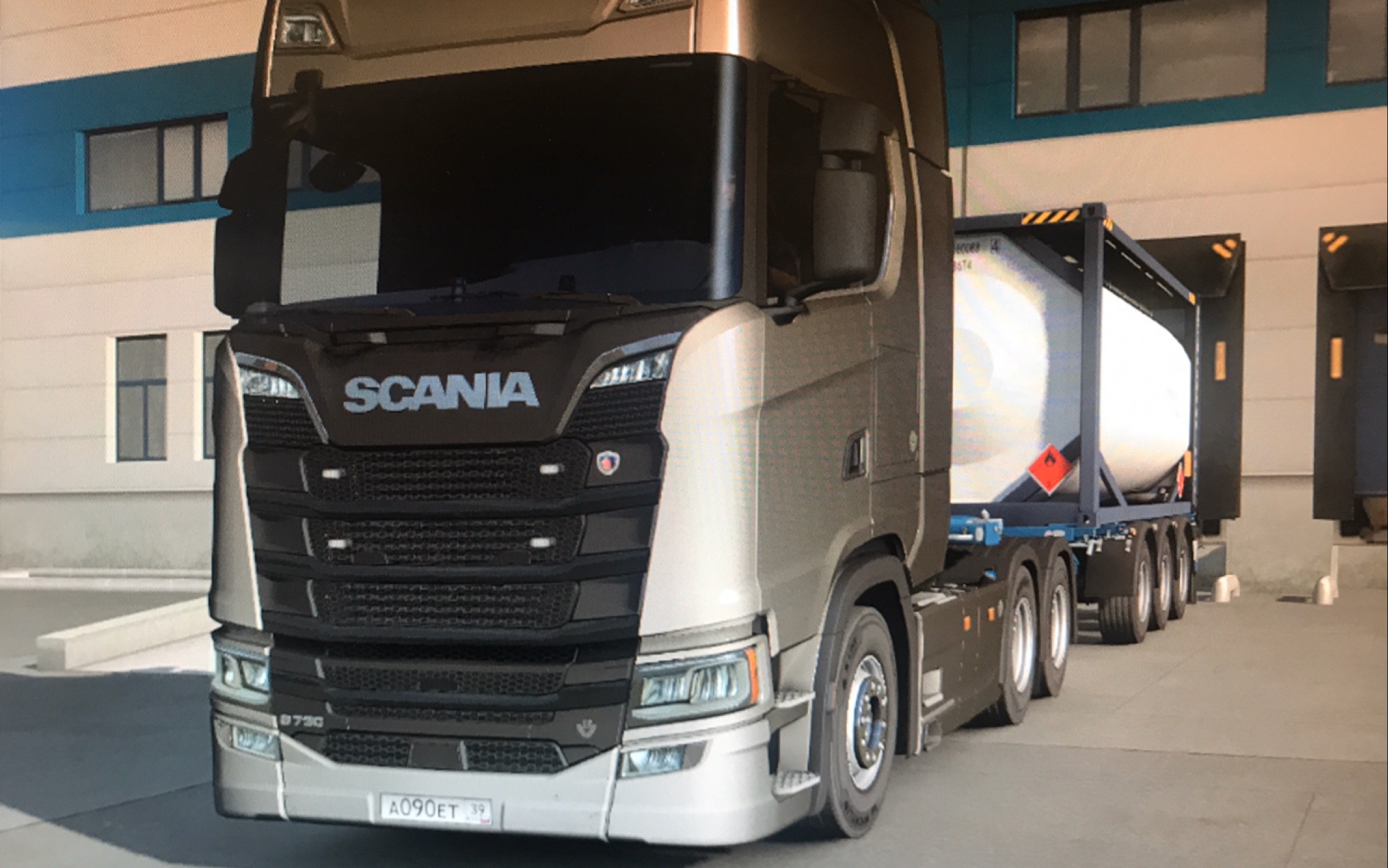 新提的斯堪尼亚s730 内饰展示