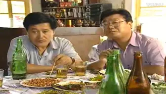 盘点赵本山范伟吃戏名场面：烧鸡直接用手撕，一碗白菜炖豆腐吃个精光
