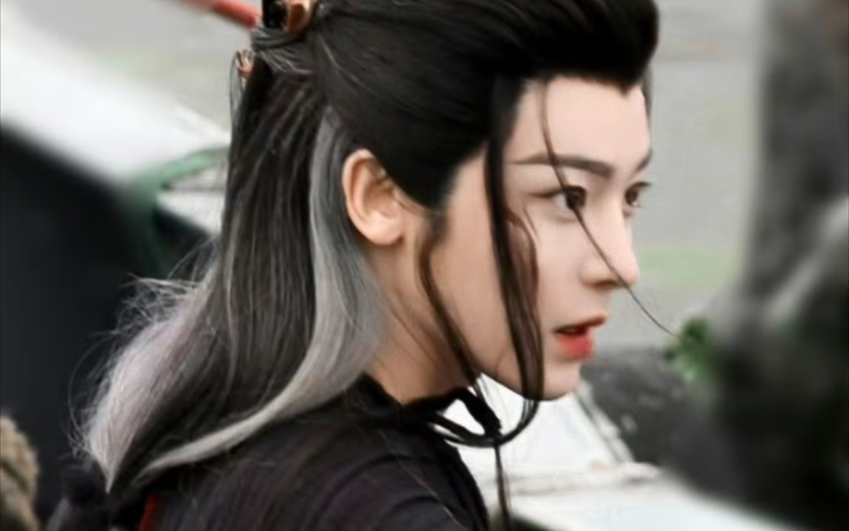 别这么见外呀,有什么是我们不能看的吗!