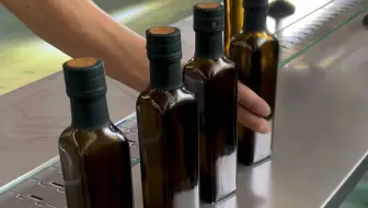 压顶式全自动胶帽热缩机橄榄油瓶测试实拍通道式茅型瓶胶帽收缩设备