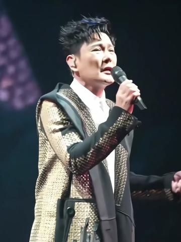 为什么张信哲演唱会那么多人哭,因为70.80.