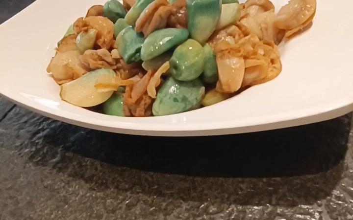 腊八蒜扇贝凉菜感觉一般.