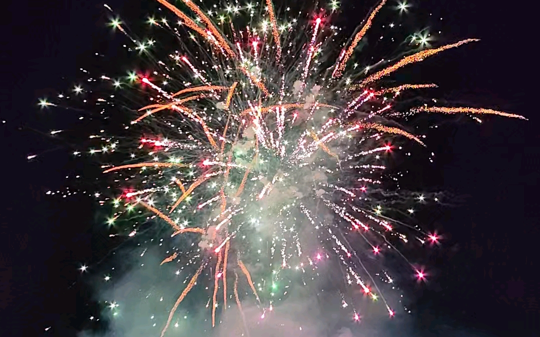 璀璨星河,不及此刻的烟花绽放