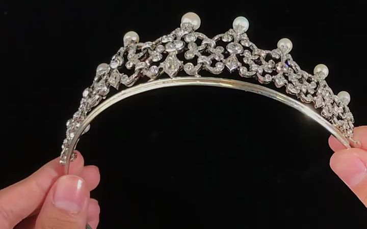 1890年代欧洲金银叠打镶嵌钻石珍珠冠冕