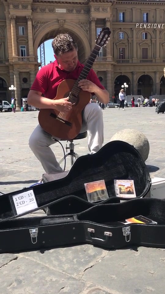 意大利佛罗伦萨,街头的大爷古典吉他弹的摄人心魄,醉了.92997