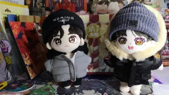 琑了衣橱第2.8期鞋子冬装 20厘米娃衣：红色&绿色滑雪服套装，灰色羽绒服&大鹅羽绒服 开箱&试穿视频