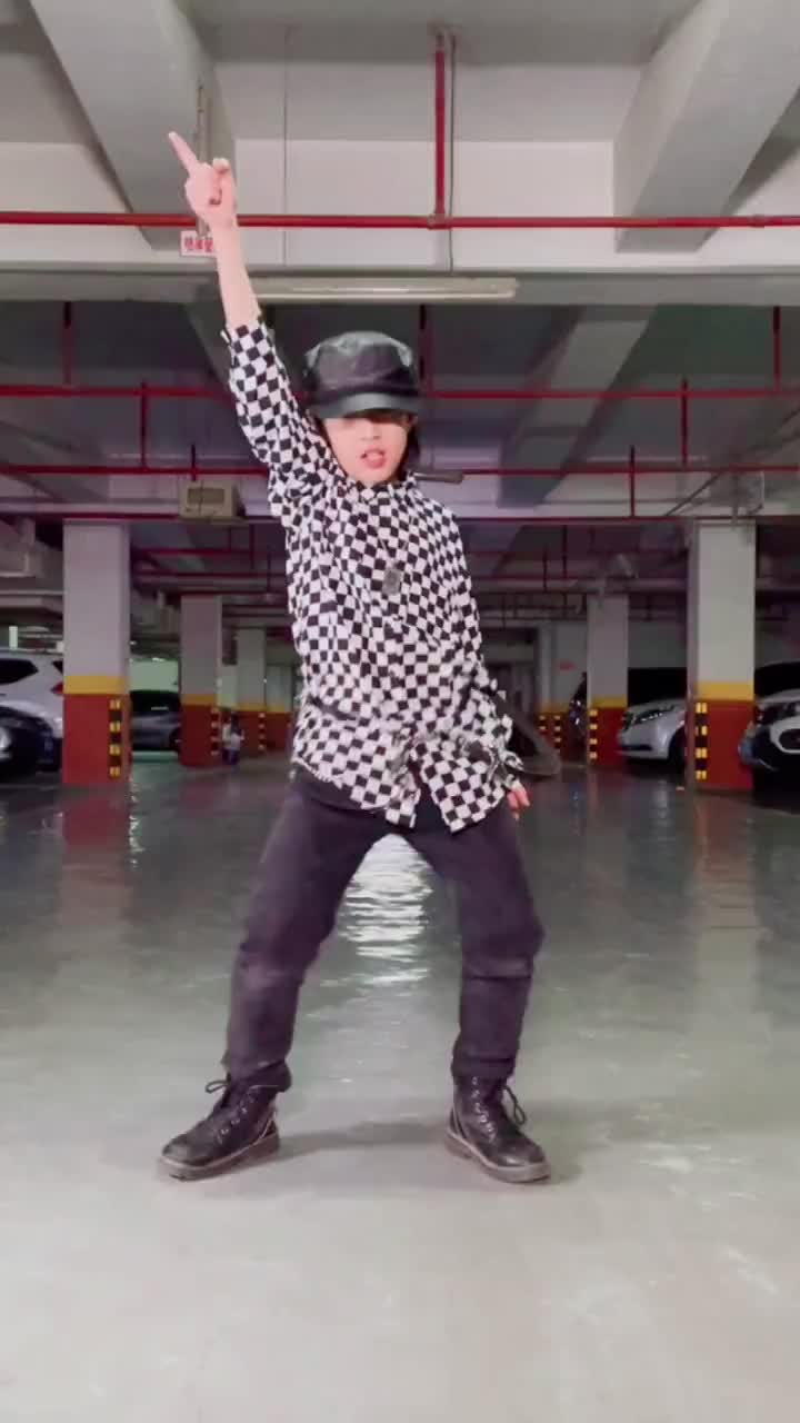 魔性的扭跨舞蹈天赋舞团阿森同学好喜欢这样的音乐