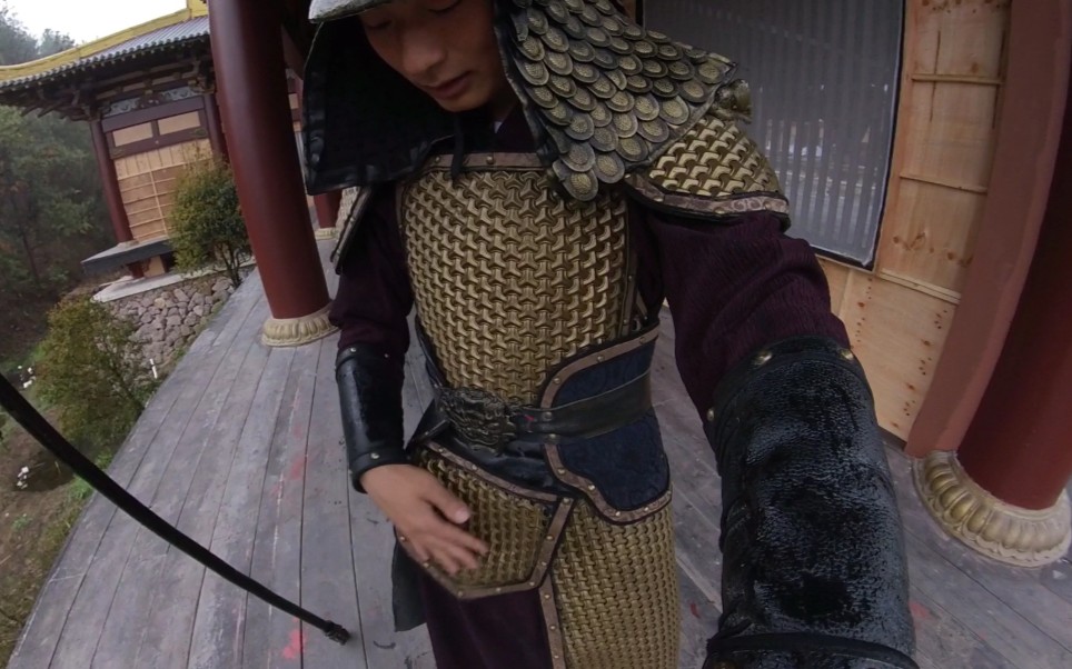 群众演员第一次穿这种盔甲全身由人字形金属片组成不知道叫什么名字