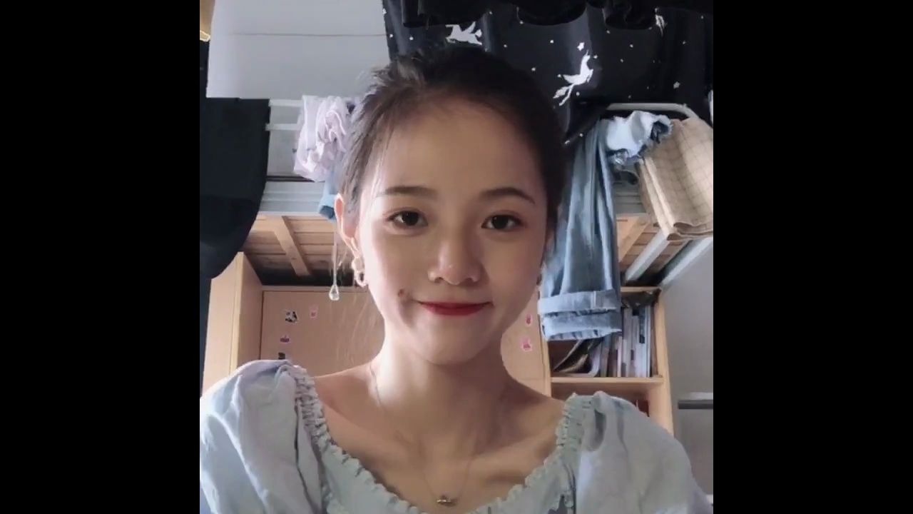 为什么别人的女朋友都这么漂亮,是我不配吗?