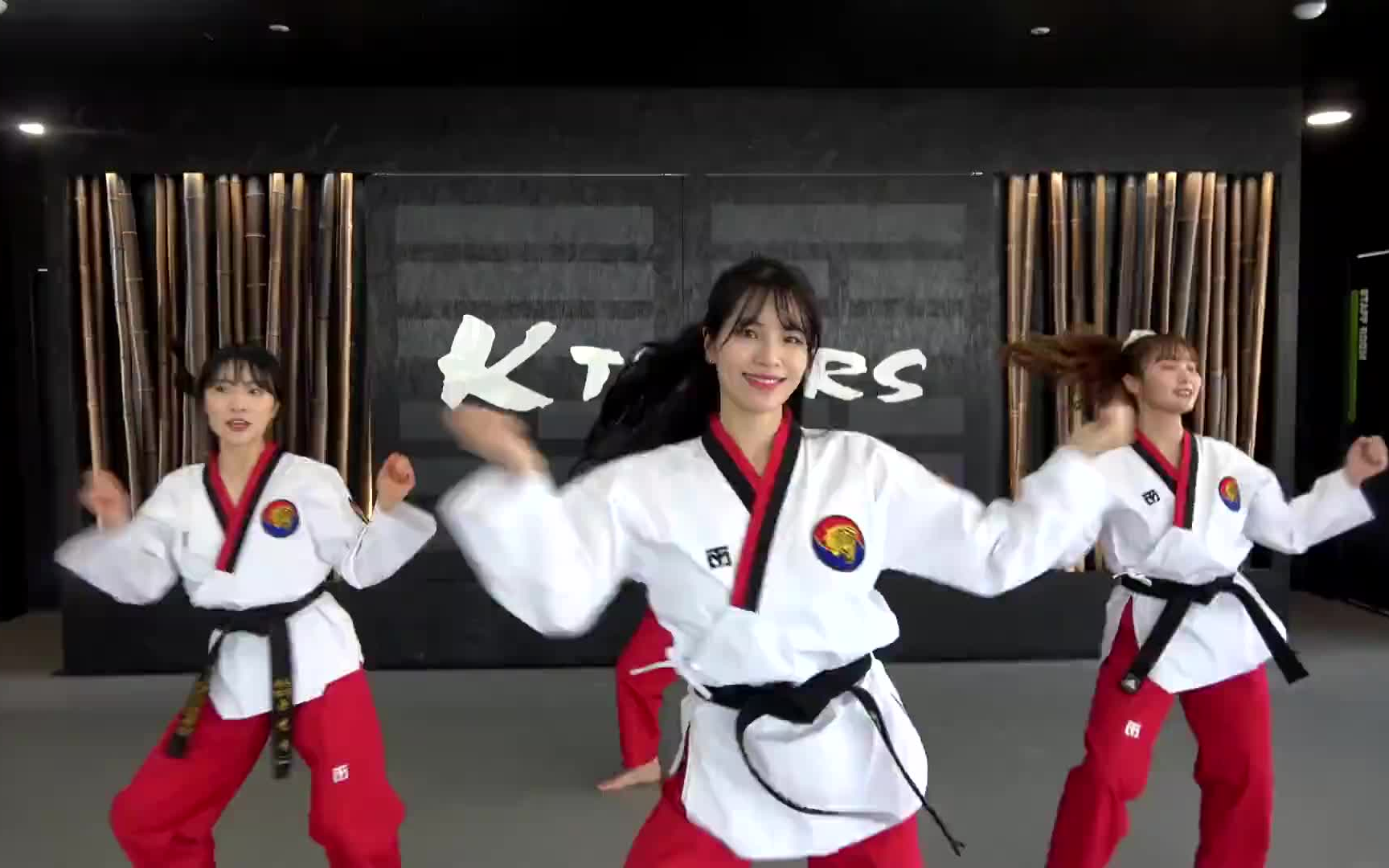 韩国虎队女团跆舞《boggle boggle》热情可爱