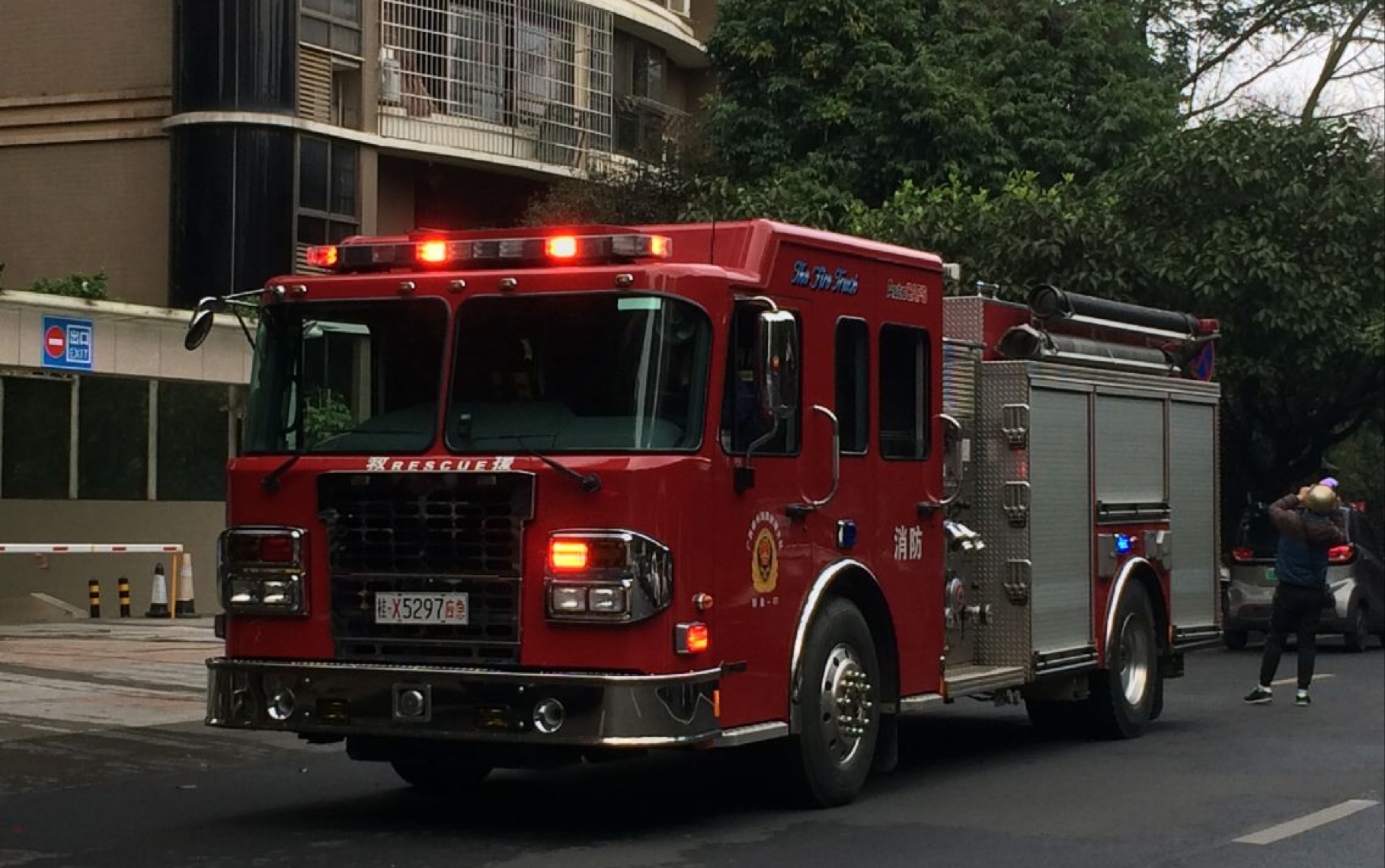 【高层火警】柳州特勤大力消防车处置完毕归队