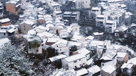 [图]当婺源遇见雪花，便成了徽州的模样！想在婺源篁岭，与你共赴白头