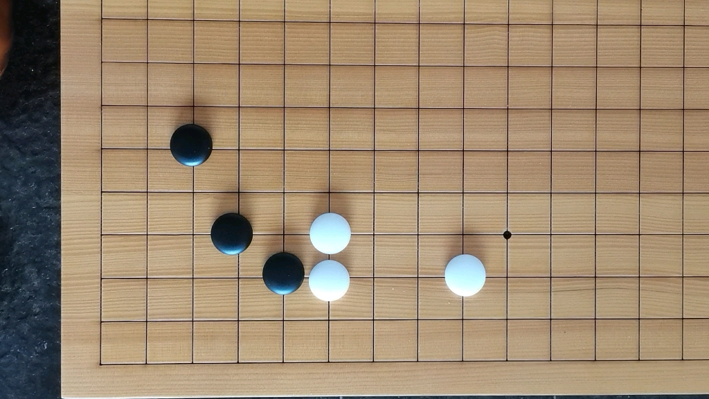 围棋实战常型—星挂尖顶小飞后的侵入变化(1)—黑挡妥协应对