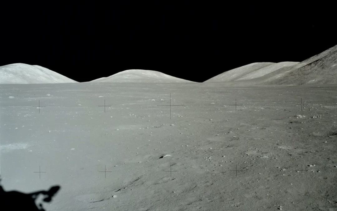 外网流出的月球nasa ufo照片