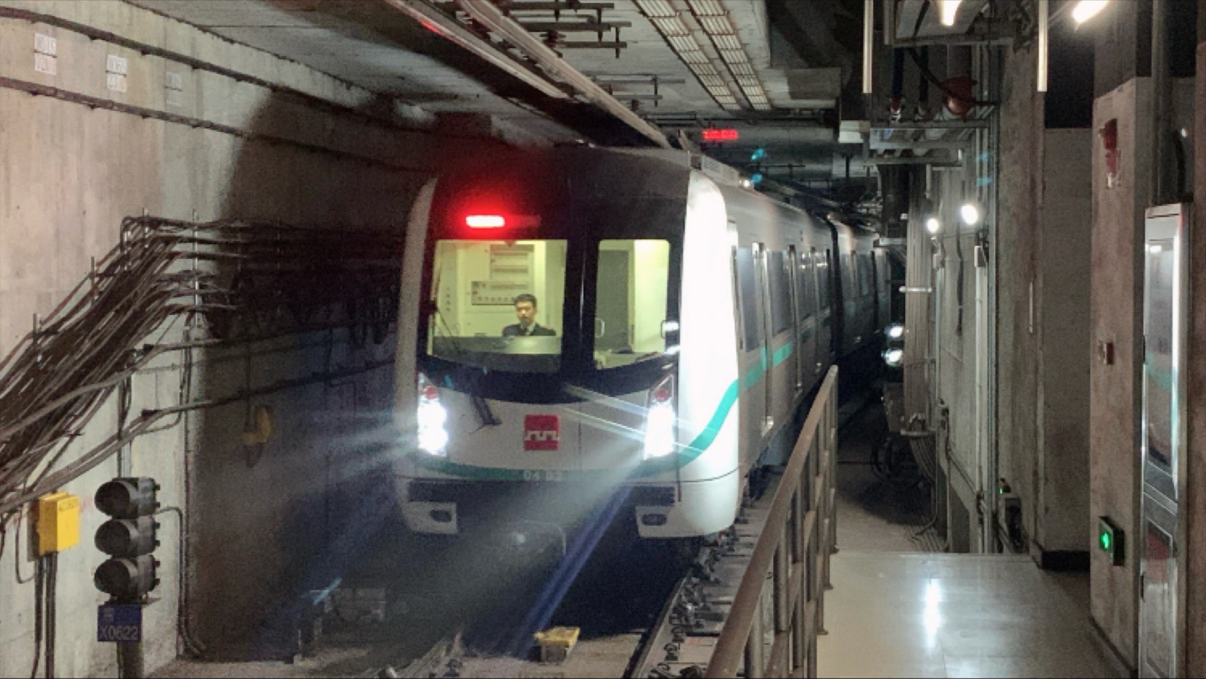 西安地铁4号线 曲江绿 航天大道站出站,西安北站方向