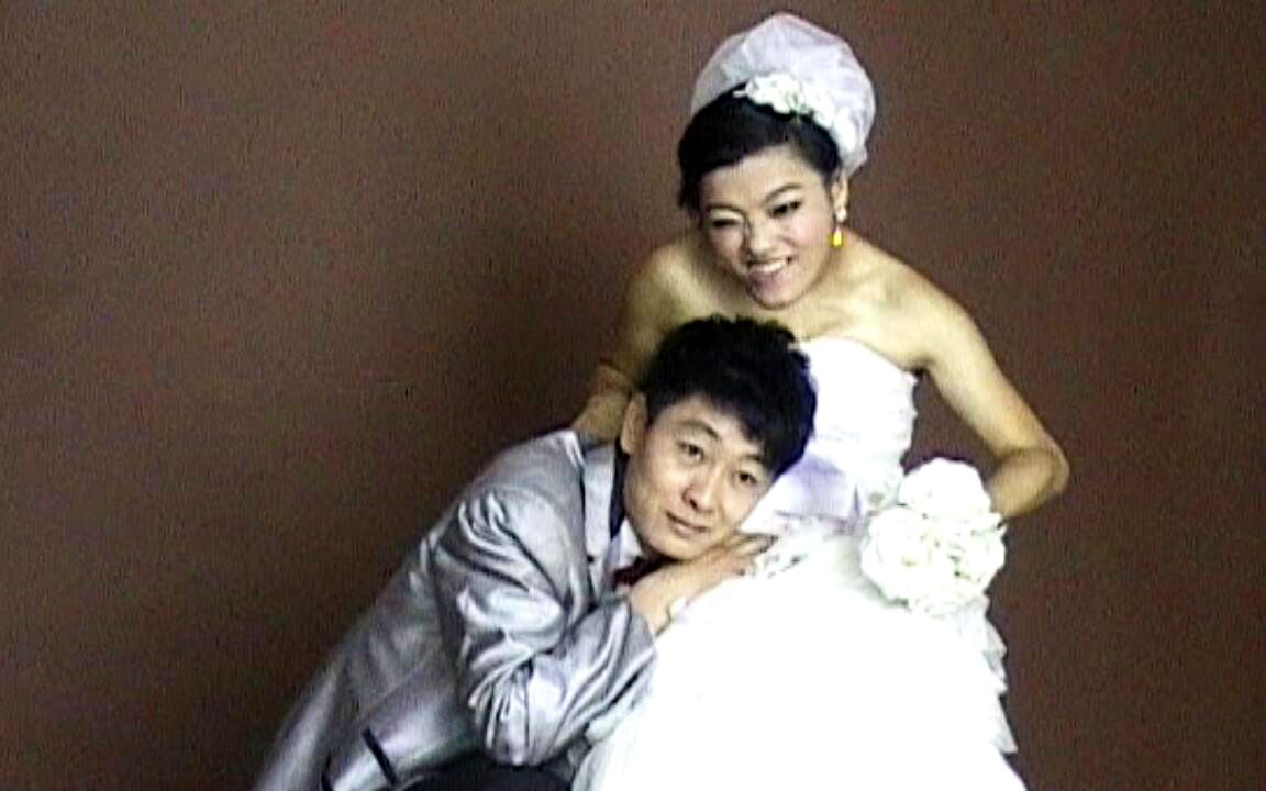 [图]十年前她们俩去拍婚纱照