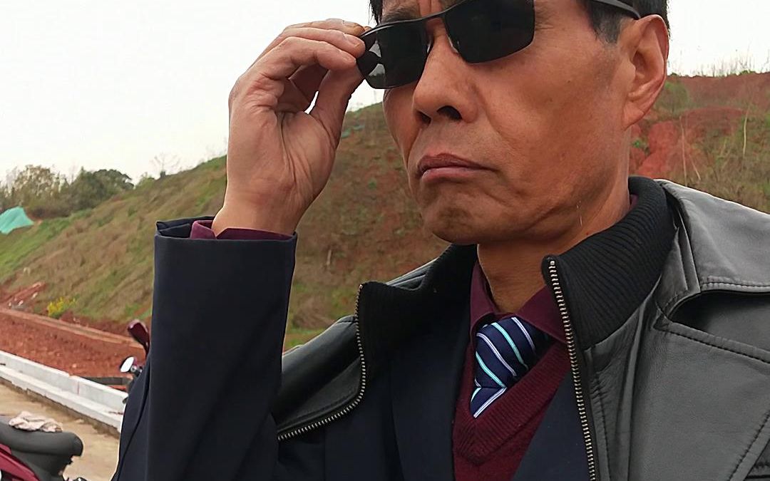 陈大爷扮演上海滩飞航模