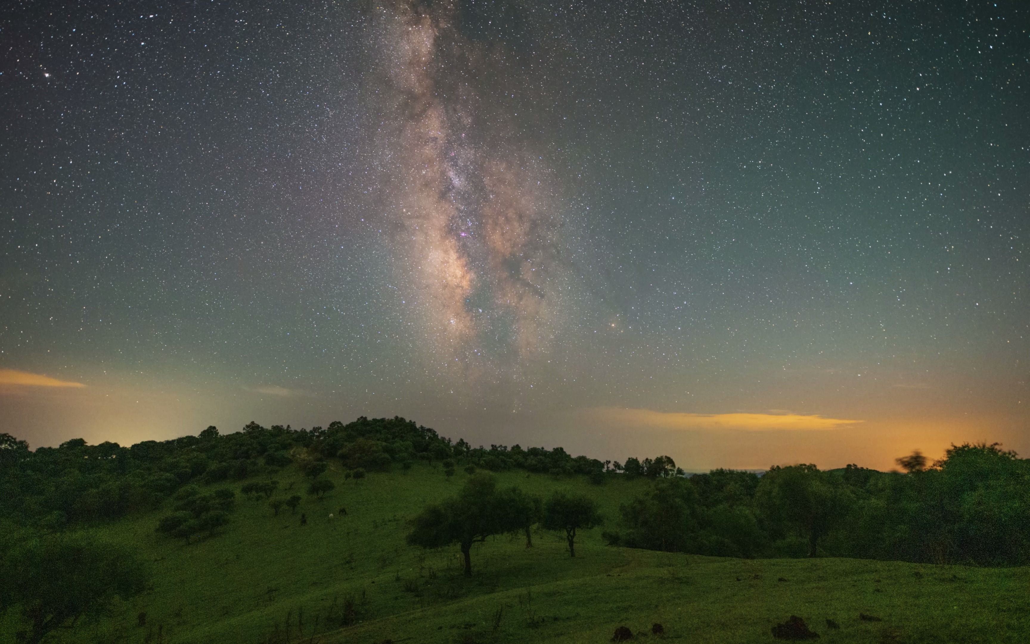 【陕西星空4K】陕甘交界处有一片秀美的高山牧场“高寒川”,星空与牧马,无尽的遐想.(适马14 1.8art镜头)哔哩哔哩bilibili