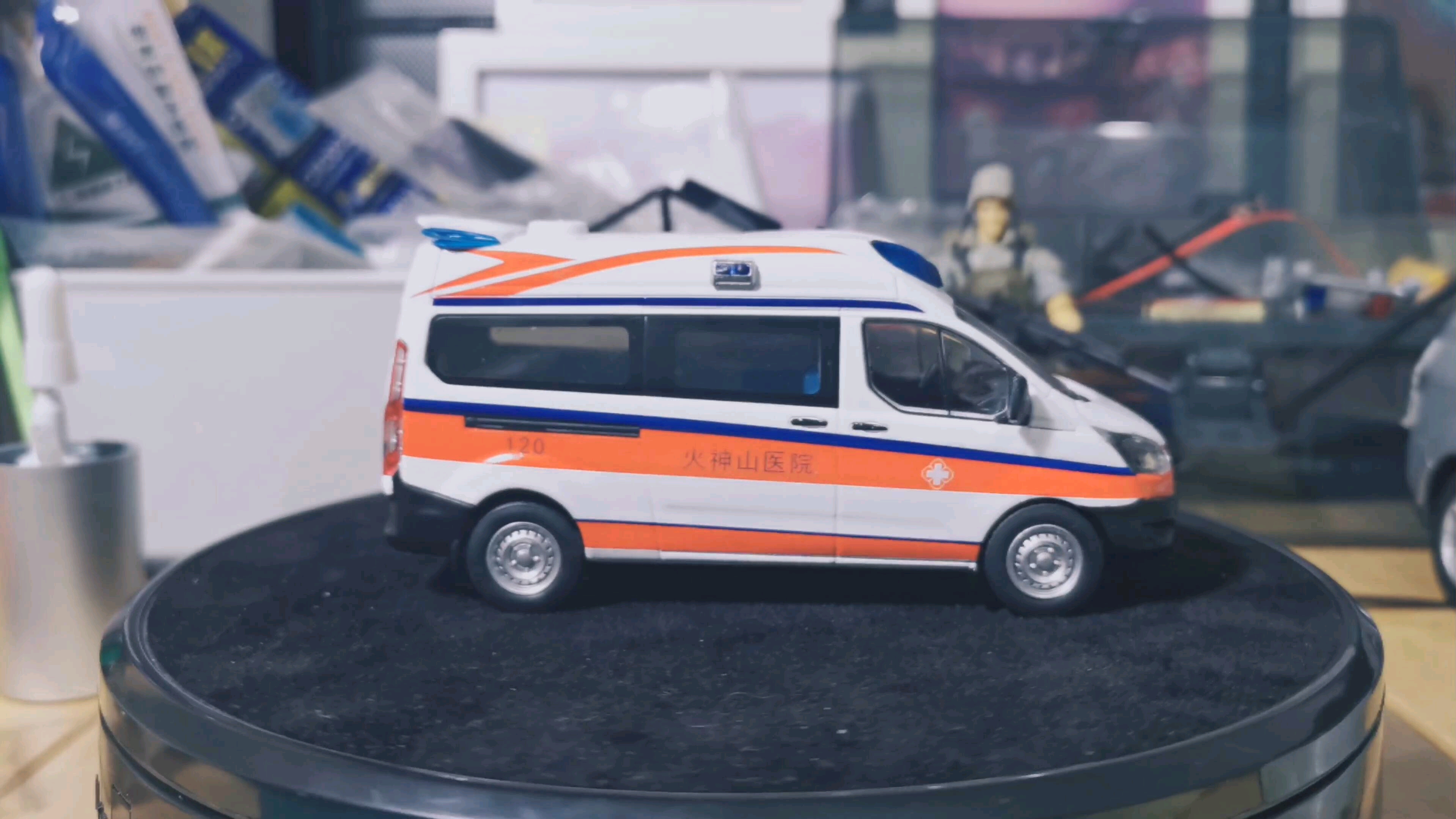 143福特全顺救护车模型