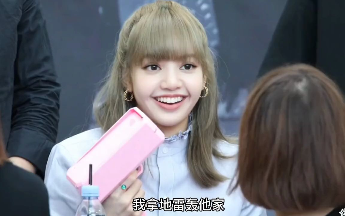 從不費力搞笑的#lisa 正在努力跟上抖音的每一個梗0101# 小助手