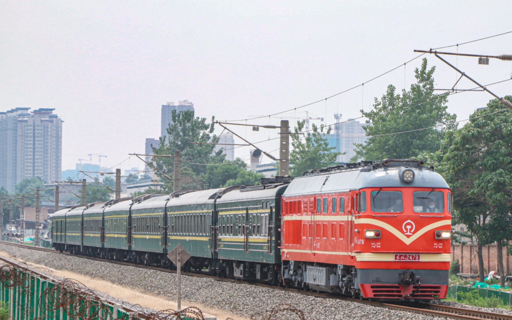 【库存·咸铜铁路】西局西段df4b-2479牵引7004次(西安——韩城)通过