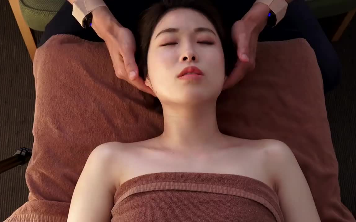 [图]TOKYO MASSAGE 按摩颈部和肩部