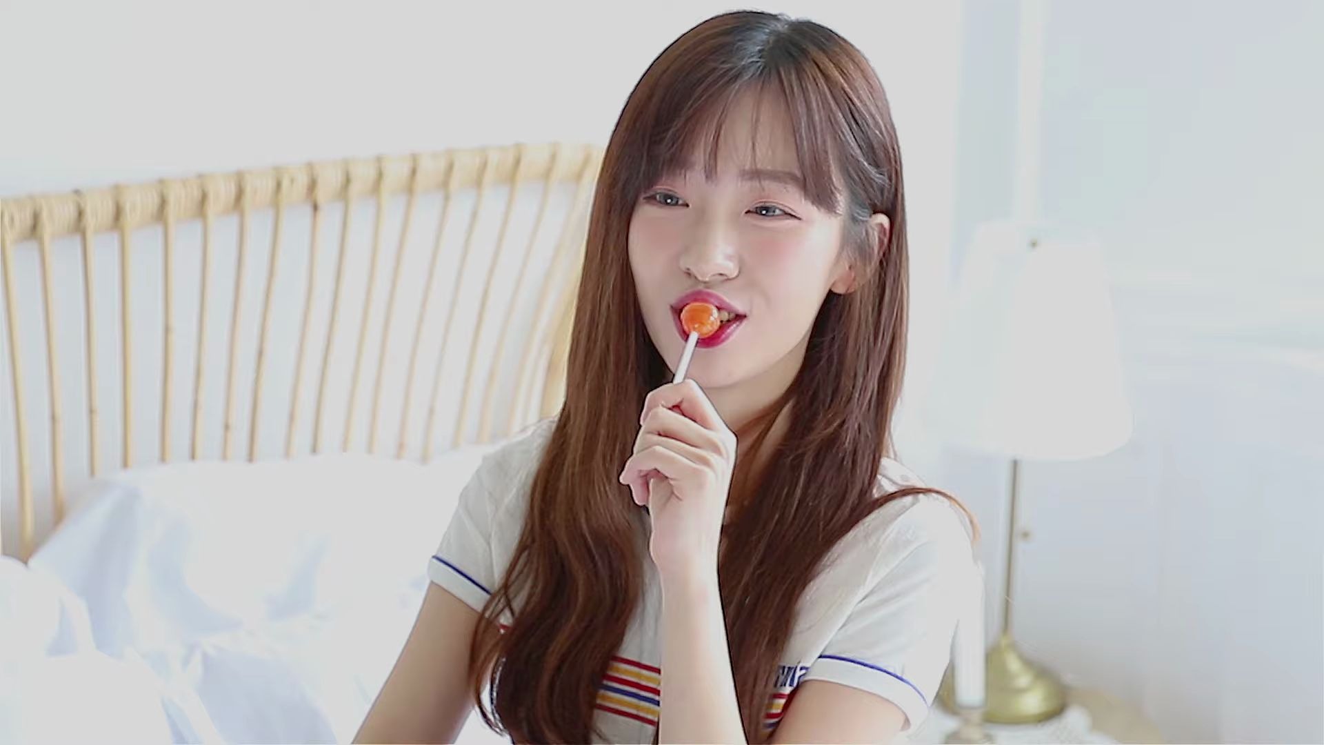 邻家女孩吃棒棒糖